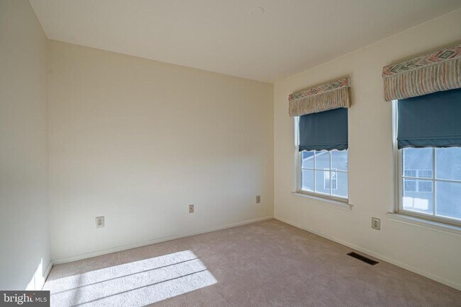 Building Photo - 609 Hamilton St