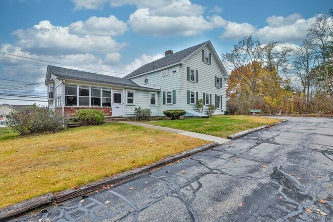 Building Photo - 334 S River Rd