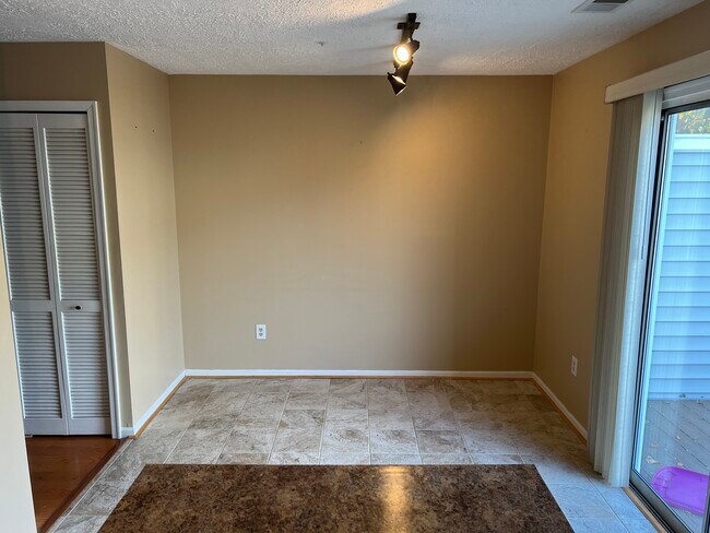 Building Photo - 1412 Nestlewood Ct