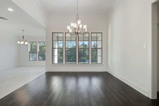 Building Photo - Beautiful 4 bedroom home