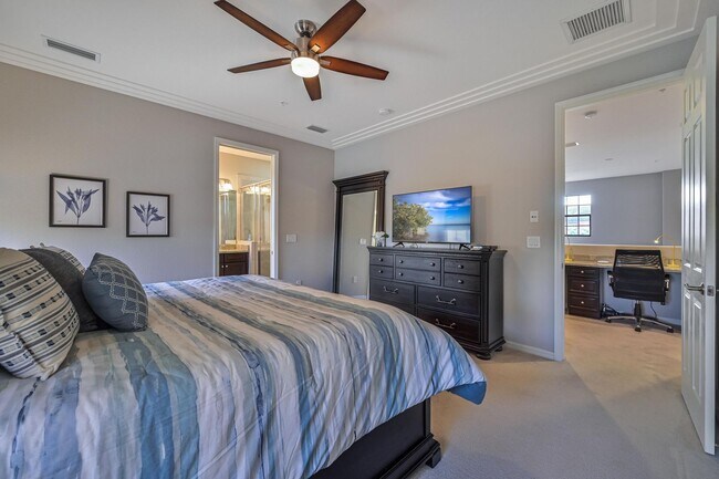 Building Photo - AVAILABLE April - 2/2.5 Townhome with 1 Car garage in Paseo!