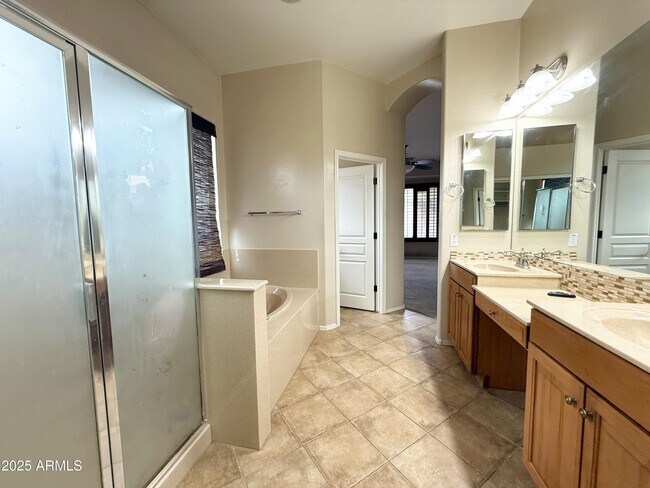 Building Photo - 7408 S 26th Ln