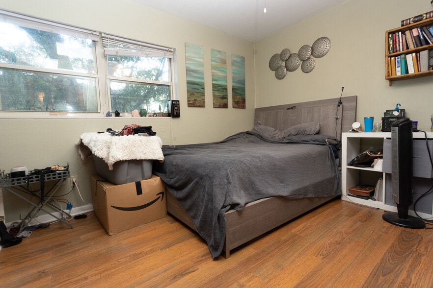 Building Photo - 1804 Westridge Dr