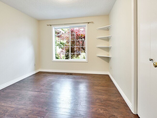 Building Photo - 3 bed, 2 bath single-level home in South Salem