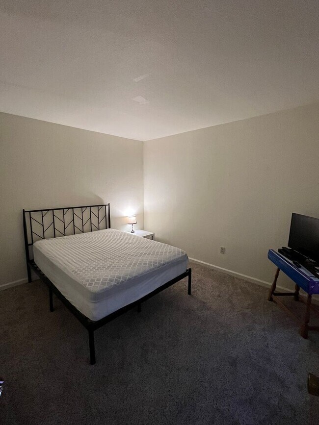 Building Photo - TOWNHOME IN MESA DEL SOL!