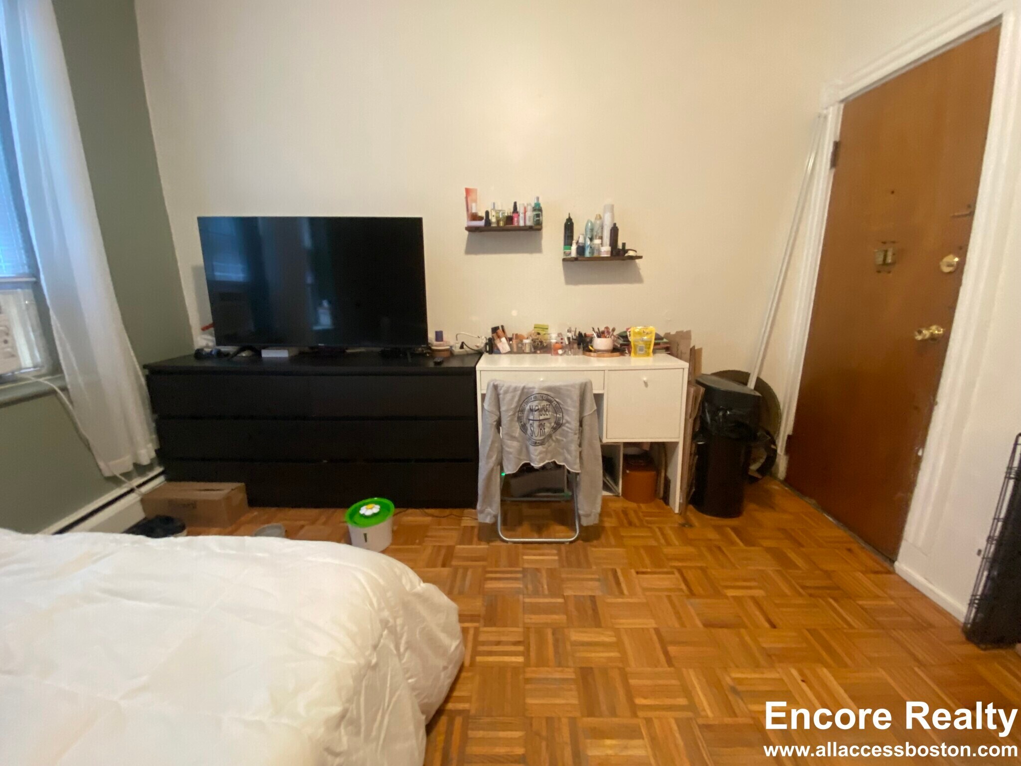 Building Photo - 47 Joy St