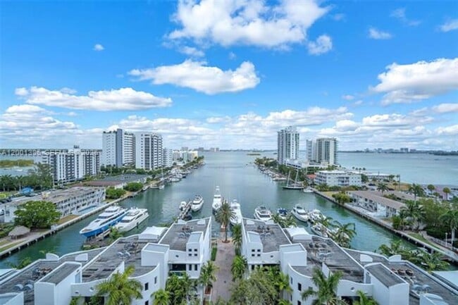 Building Photo - 7900 Harbor Island Dr
