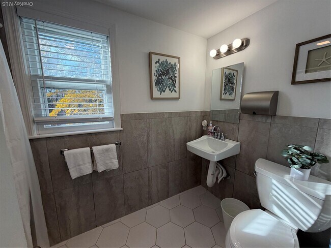 Building Photo - 380 Eds Rd