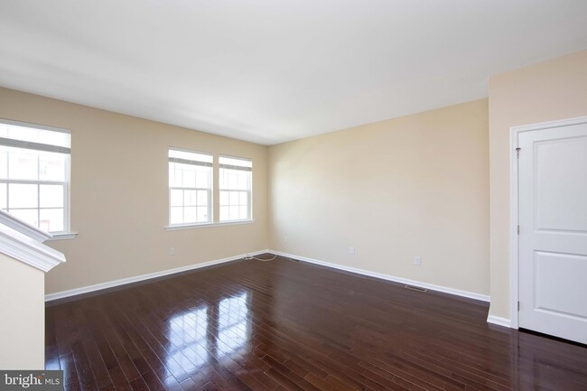 Building Photo - 421 Dogwood Dr