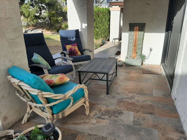 Building Photo - Furnished Vacation Condo w/ Community Pool**