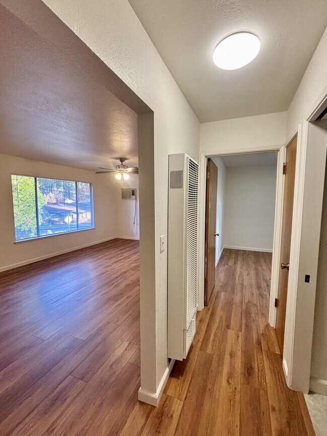 Building Photo - 297 Cornwall Ave