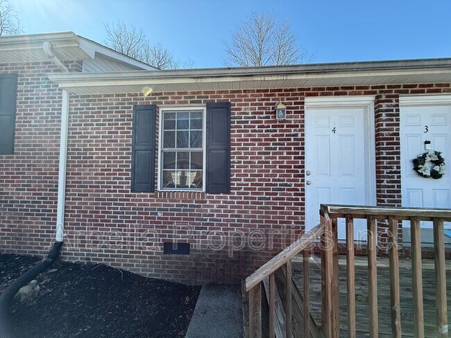 Building Photo - 1909 Cherokee Rd