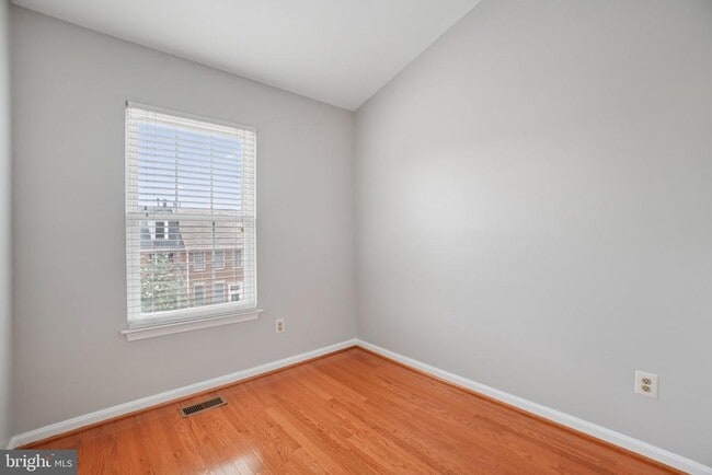 Building Photo - 1253 Quaker Hill Dr