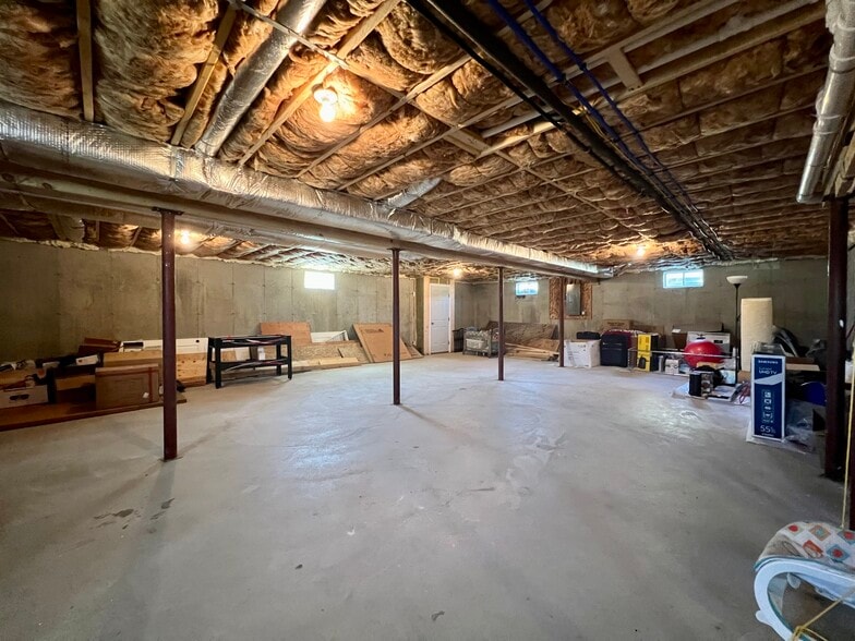 Building Photo - 30 Candlelight Ln