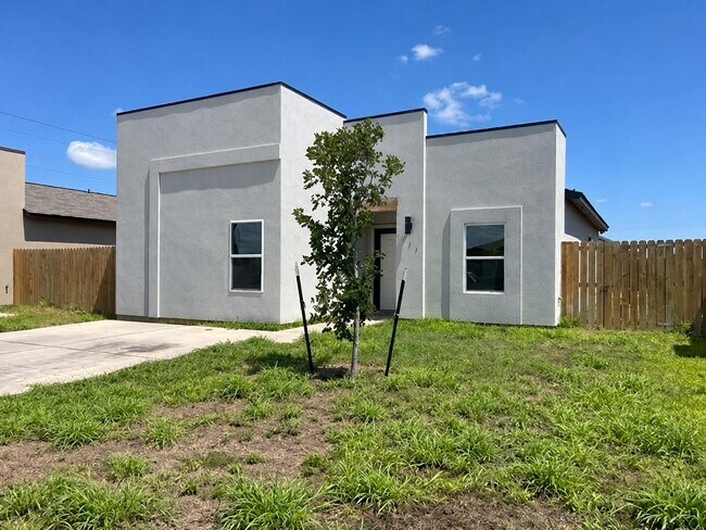 Building Photo - 1504 Estudiantes Dr