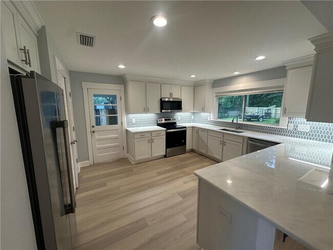 Building Photo - 311 W Marigold Ave