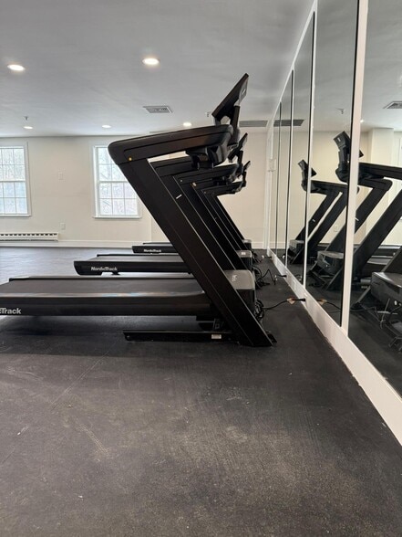 Building Photo - 2101 Reamer Dr