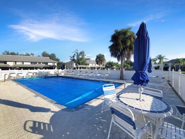 Building Photo - 928 Capri Isles Blvd