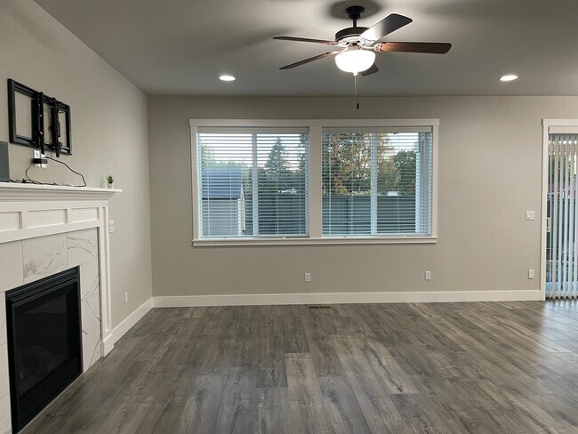 Building Photo - 22405 SW Frst Crk Wy