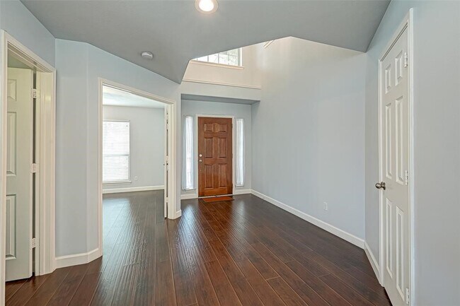 Building Photo - 2214 Falcon Knoll Ln