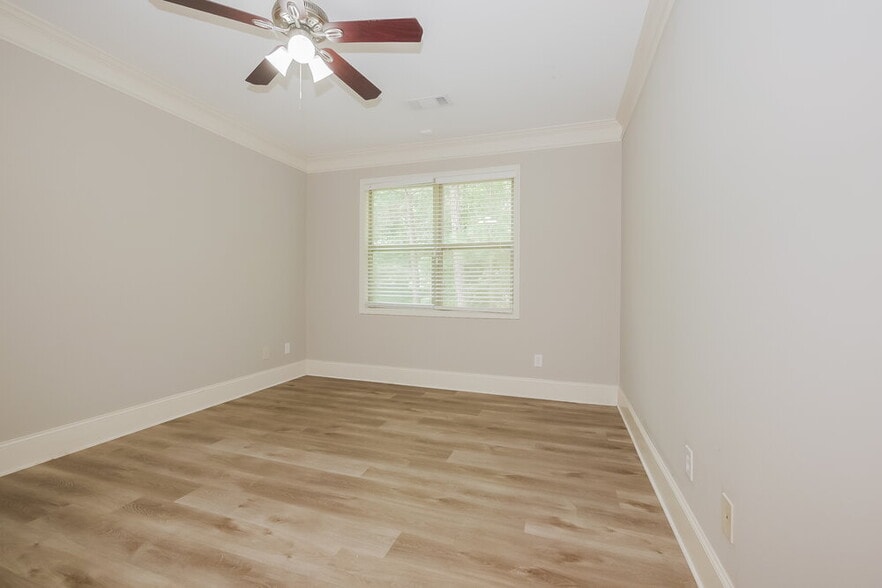 Building Photo - 236 High Ct Way