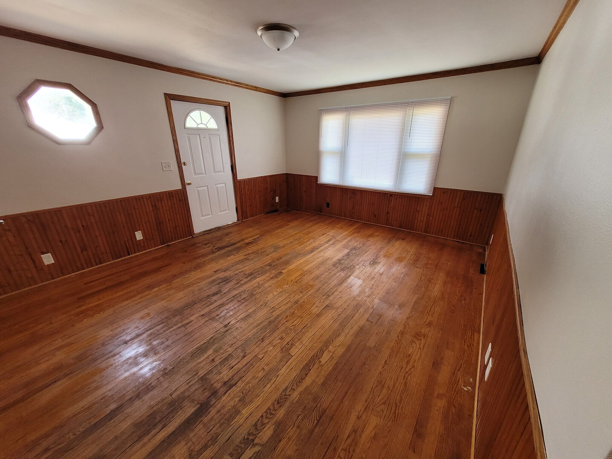 Building Photo - 810 Townline Ave