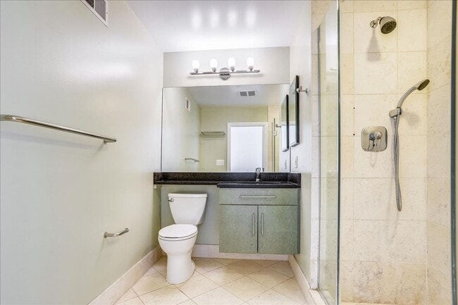 Building Photo - Updated townhome in popular Paper Mill Cou...