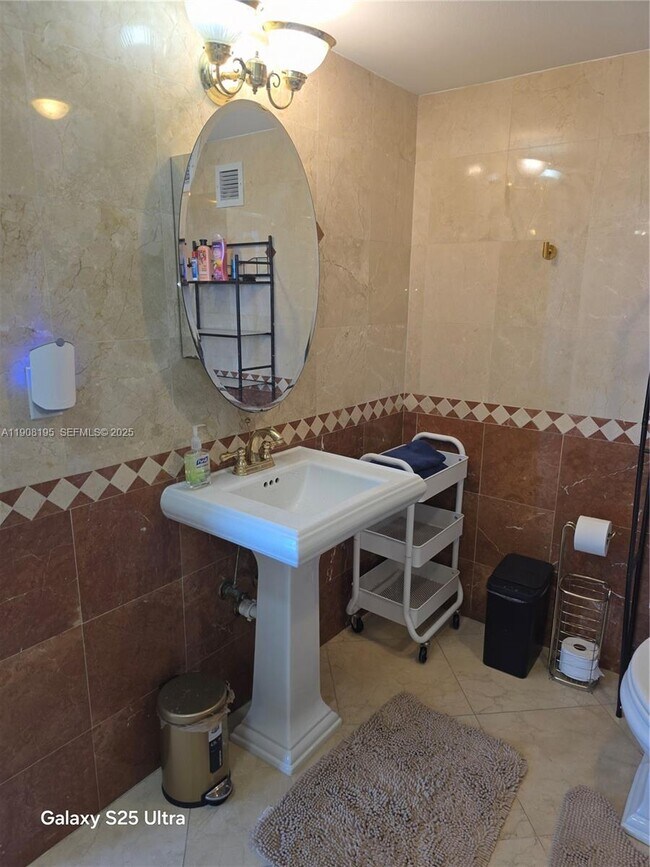 Building Photo - 3725 S Ocean Dr