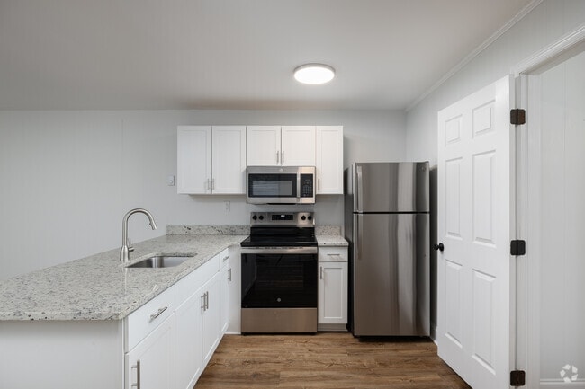 Interior Photo - 1523 Gardenia Rd