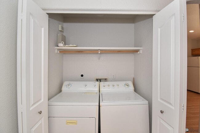 Building Photo - 9157 E 31st Ln