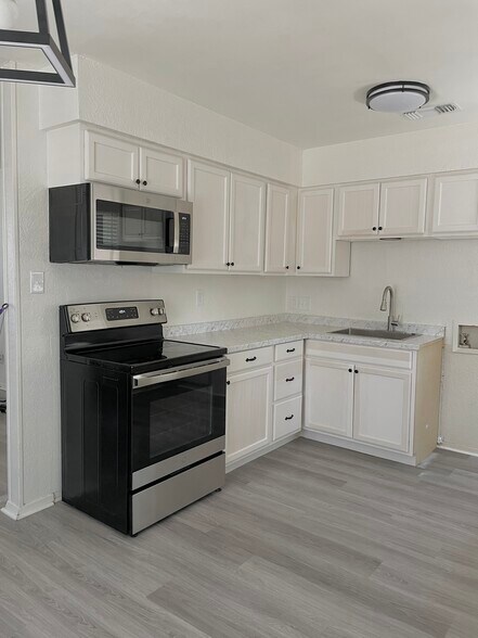 Building Photo - 8337 Clifford St