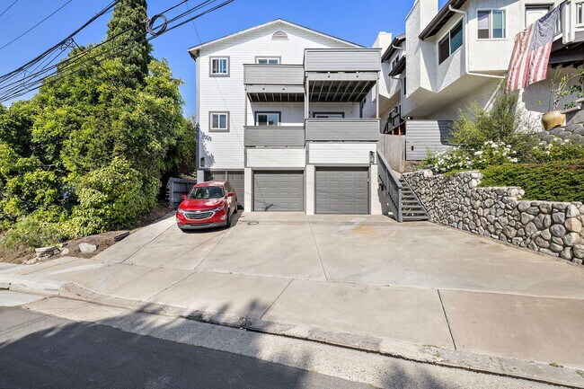 Building Photo - 161 Avenida Florencia
