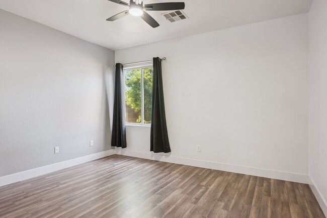 Building Photo - 10614 E Olla Ave