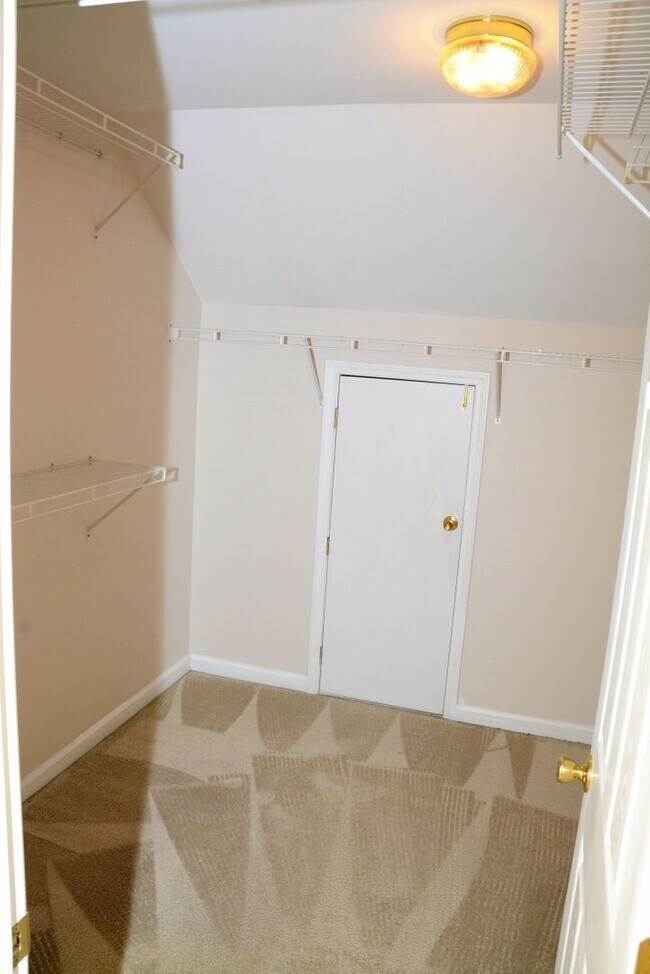 Building Photo - 11512 Fox Hill Dr