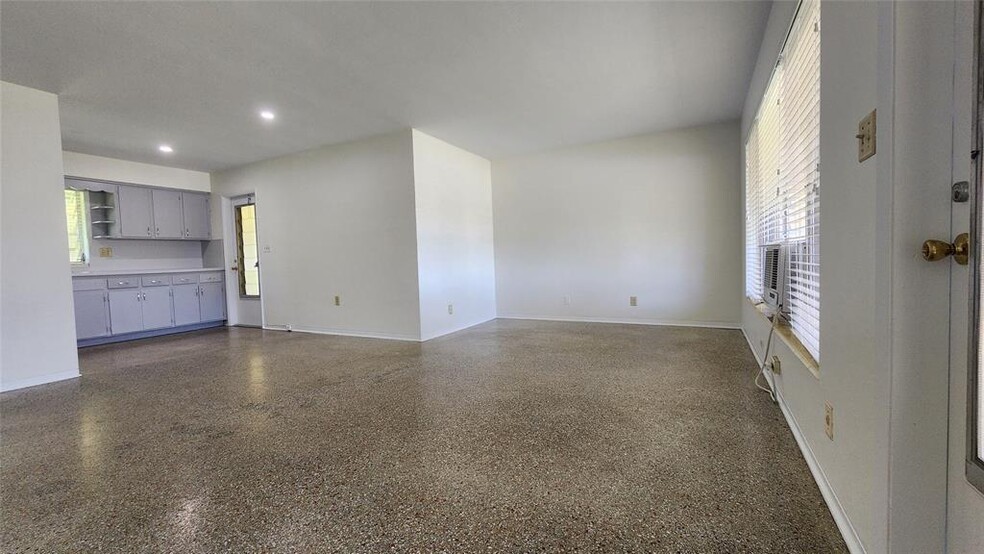 Building Photo - 2707 NE 32nd St