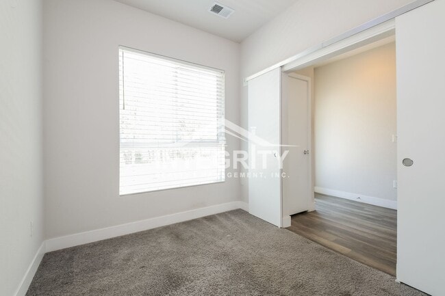 Building Photo - 5557 W 10th Ave