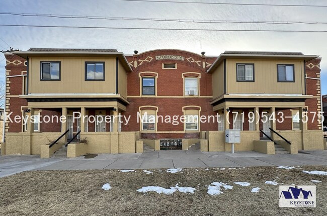 Building Photo - 2 Bedroom/1 Bathroom Apartment on 2nd leve...