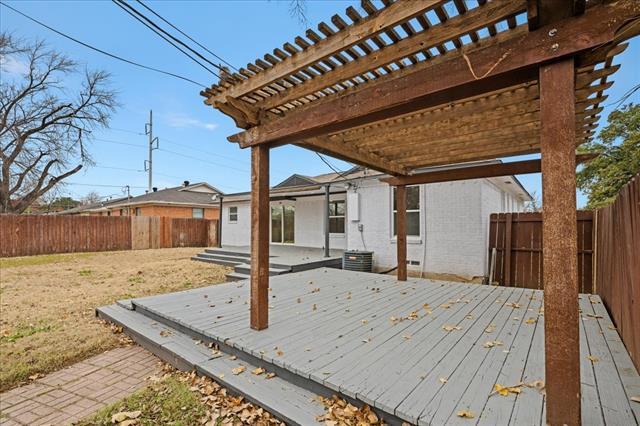 Building Photo - 3528 Hilton Dr