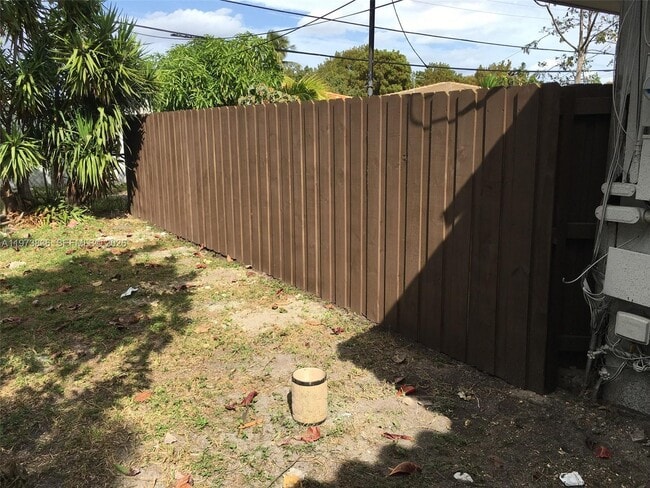 Building Photo - 2277 SW 27th St