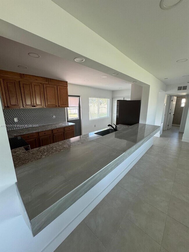 Building Photo - 235 Mentel Terrace