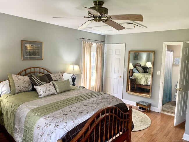 Building Photo - 5274 Main St