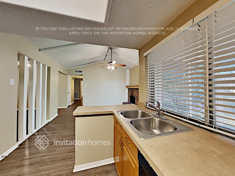 Building Photo - 705 Via Avenida