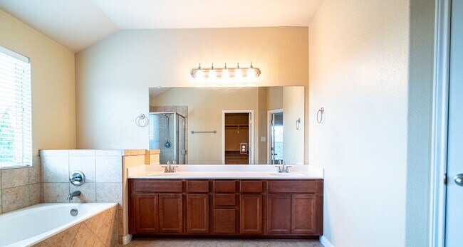 Building Photo - 2301 Giddens Dr