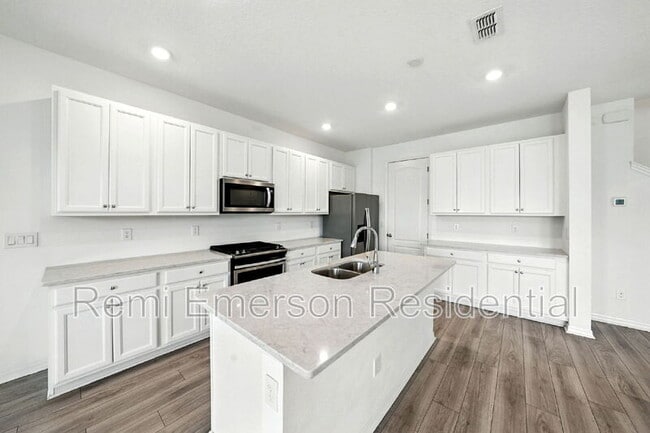 Building Photo - 700 Benoi Dr