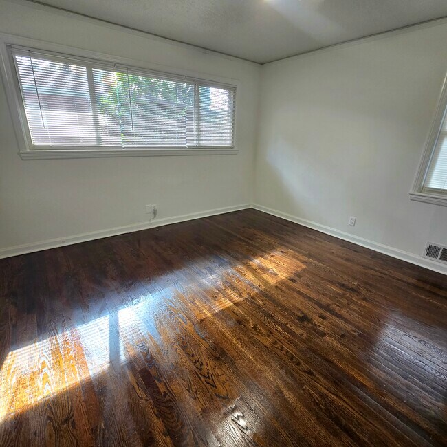 Building Photo - 1831 Shepherd Cir SW