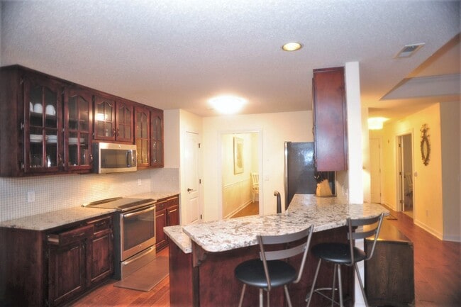 Building Photo - Updated Stunner