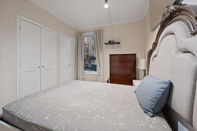 Building Photo - 221 E 50th St