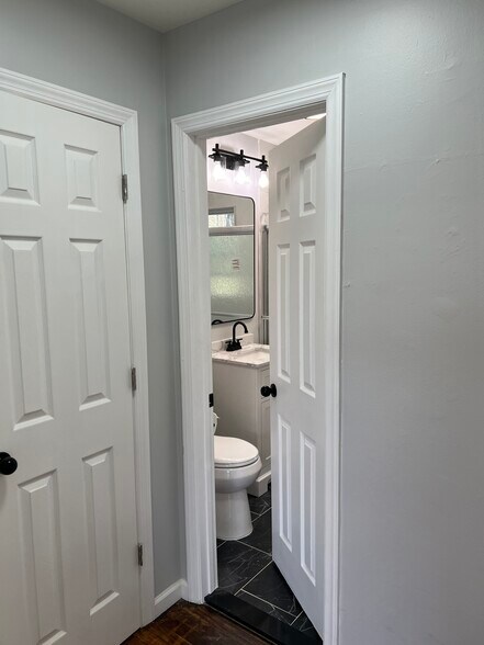 Building Photo - 924 Stuyvesant Ave