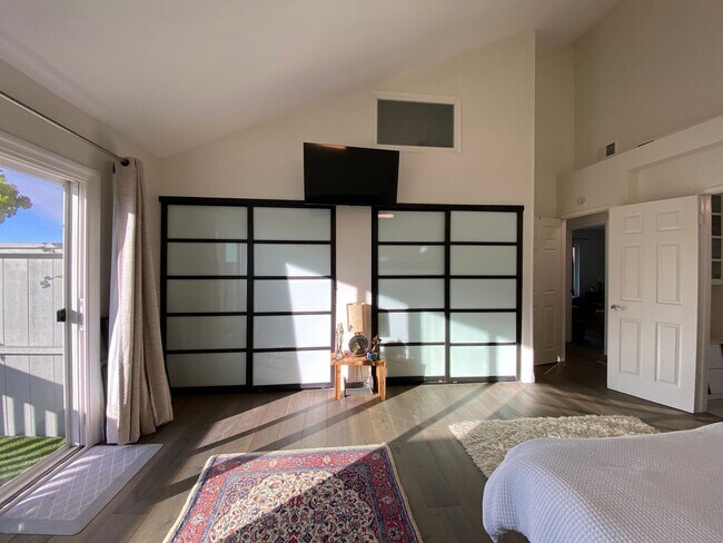 Building Photo - Stunning 3-bedroom, 2-bathroom coastal condo with Modern Custom Upgrades!