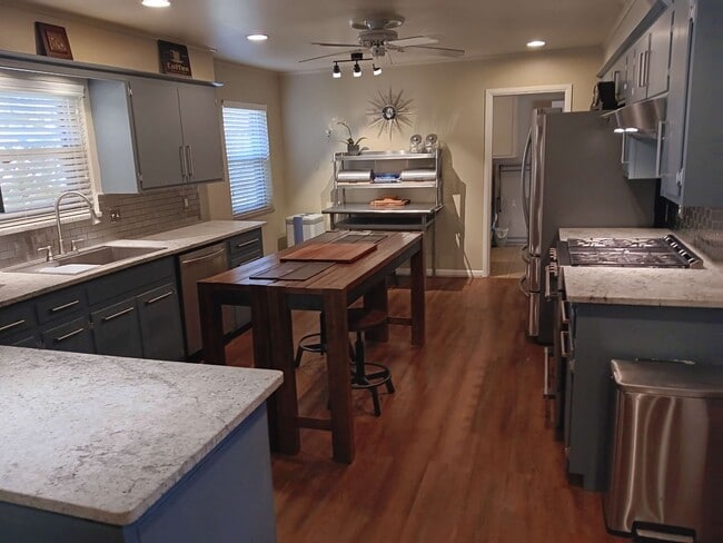 Building Photo - Huge 2-Bedroom Home in Heart of OKC – Fire...